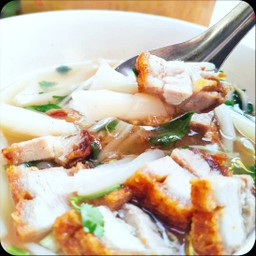 ก๋วยจั๊บหมูกรอบน้ำใส