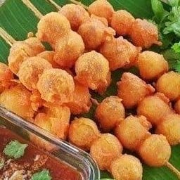 ลูกชิ้นชุบแป้งทอด