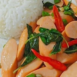 กะเพราไส้กรอกชีส อร่อย