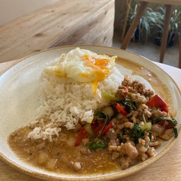 ข้าวกระเพราหมูชิ้น