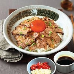 ข้าวหน้าเนื้อพ่นไฟ