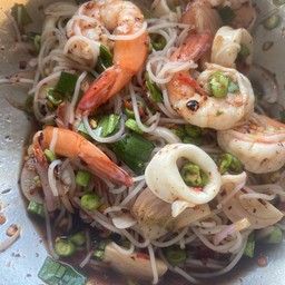 ยำขนมจีนทะเล (ปลาร้า)