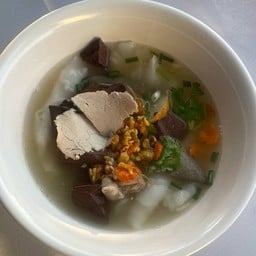ก๋วยจั๊บโบราณ หน้าหมู่บ้านมณีแก้ว
