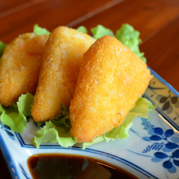 Ta ฮันเปงชีส (เนื้อปลาบดสอดไส้ชีส)