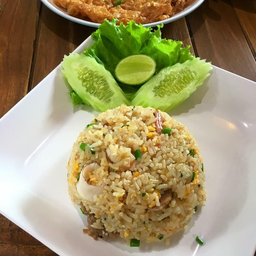 ข้าวผัดปลาหมึก
