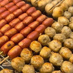 ลูกชิ้นย่างรวมน้ำจิ้มผักสด