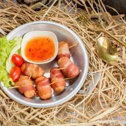 เบคอนพันไส้กรอก