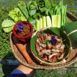 ชุดข้าวเหนียว หมูย่าง แจ่วปลาร้าพริกคั่ว