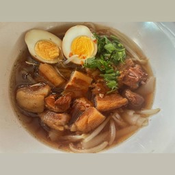 ก๋วยจั๊บหมูสามชั้น