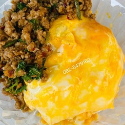 กระเพราหมูสับไข่ข้น