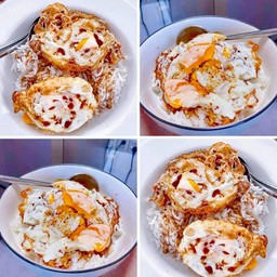 ข้าวไข่ดาว 2 ฟอง + ซอสฝาเขียว  ราดข้าว