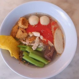 เส้นใหญ่เย็นตาโฟน้ำใส