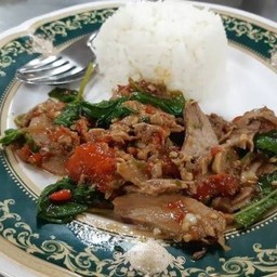 ข้าวราดกระเพราเป็ดย่าง