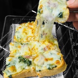 ปังผักโขมไวท์ซอสโฮมเมดอบเบคอนชีส