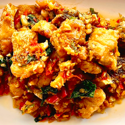 ปลากะพงทอดผัดพริกสด