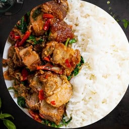 ข้าวกระเพราหมูกรอบ Rice with Crispy pork fried with holy basil on rice