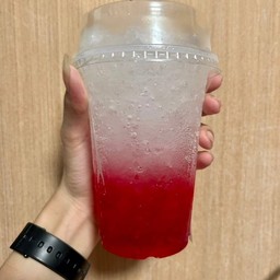 น้ำแดงโซดา