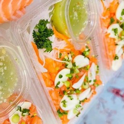 ยำแซลมอนใหญ่