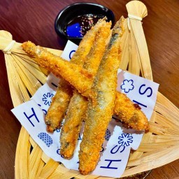 A08 - ปลาไข่ทอด (5 ตัว) Fried Shishamo