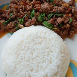 ข้าวกะเพราพริกแห้งเนื้อสับ