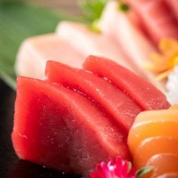 C13 - อากามิ (ซาชิมิ) Akami (Bluefin) Sashimi