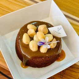 เค้กช็อคโกแลตคาราเมลแมคคาเดเมีย