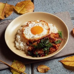 กระเพราหมูกรอบ