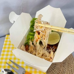เส้นหมี่ไก่ฉีก+น้ำพริกหมูกระจกเผ็ดแซ่บบบบ!!!