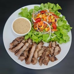 สลัดหมูย่างน้ำสลัดงาญี่ปุ่น