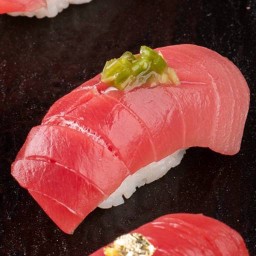 C23 - ชูโทโร่ (ซูชิ) Chutoro (Bluefin) Sushi
