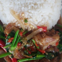 ผัดคะน้าหมู สด คะน้าเนื้อสดราดข้าว