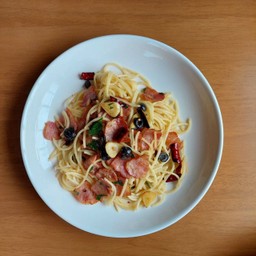 สปาเก็ตตี้เบค่อนผัดพริกกระเทียม