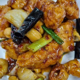 Stir Fried Chicken With Cashew Nuts