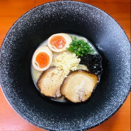 ราเมงซุปกระดูกหมูกระเทียดสด