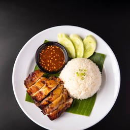 ข้าวไก่ย่างจิ้มเเจ่ว