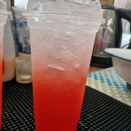 สตรอเบอรี่โซดา