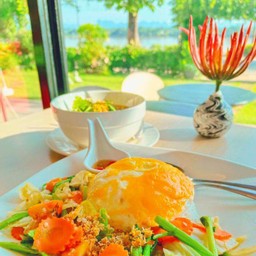 ผัดผักรวมมิตร+ไข่ดาว(ไม่ใส่เนื้อสัตว์)