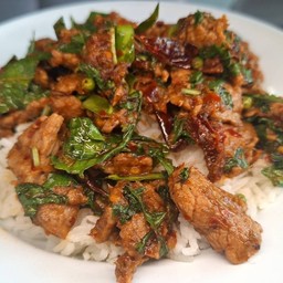 ผัดเผ็ดใส่ใบยี่หร่า สูตรเผ็ดนครปฐม