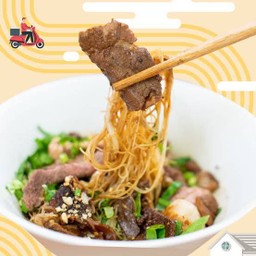 แฝดก๋วยเตี๋ยวหมูน้ำตก