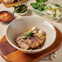 ก๋วยเตี๋ยวแห้งเนื้อพิคานย่า