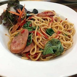 สปาเก็ตตี้ผัดขี้เมา ไส้กรอกฟาร์มเมอร์