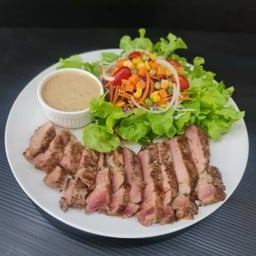 สลัดเนื้อริบอายย่างน้ำสลัดงาญี่ปุ่น