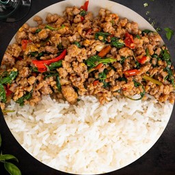 ข้าวกะเพราหมูสับ Minced pork with holly basil on rice