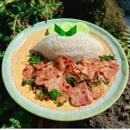 ข้าวกระเพราเบคอน