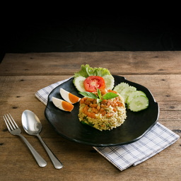 ข้าวผัดแกงเขียวหวานปลาแซลม่อน