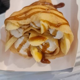 เครปกล้วย ซอสคาราเมล ครีมนมสด