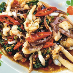 หนวดหมึกผัดกระเพรา