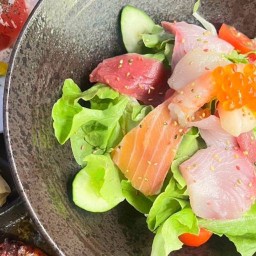 A27 - สลัดปลาดิบรวม Sashimi Salad