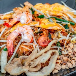 ผัดไทยวุ้นเส้นกุ้งสด(ถ้าลูกค้าสั่งแล้วไม่ได้กากเจียวคือของหมดนะคะ)