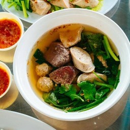 เกาหลาก๋วยจั๊บหมูน้ำใส